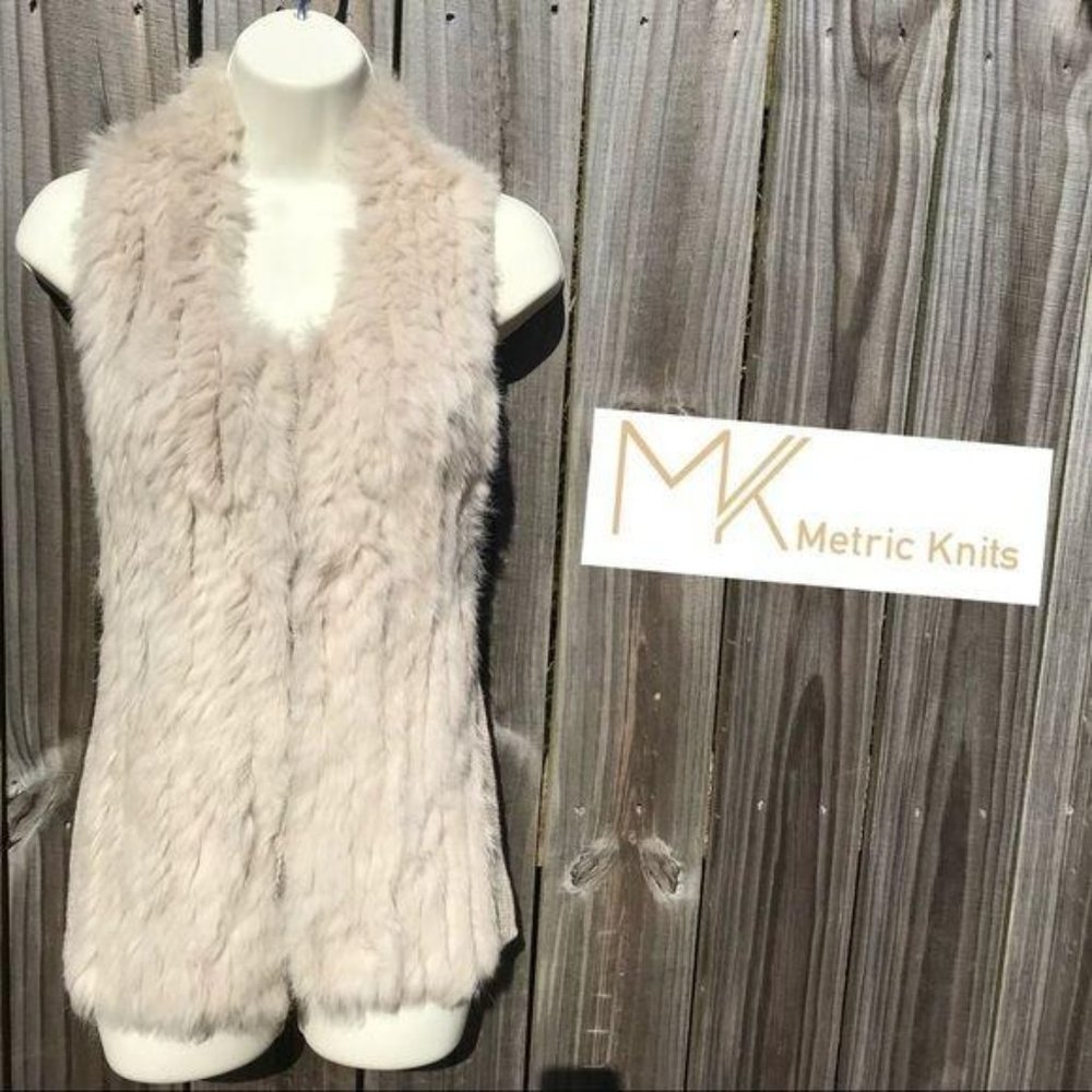 Metric Knits Women's Cream Faux Fur Vest